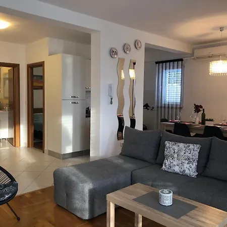 Apartman Ivesic Apartment Makarska Exterior photo